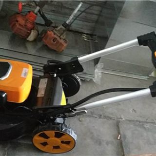 82V5AH鋰電池草坪機，20寸加厚鋼底盤，帶自走功能，靜音環(huán)保高效